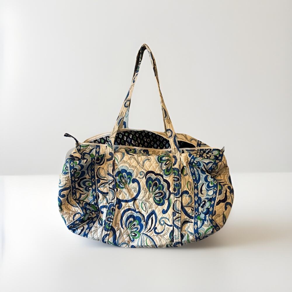 VERA BRADLEY Large Size Duffel Bag 22x12x12 Mediterranean White RETIRED